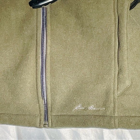 Eddie Bauer vest, Sz XS, Olive Green. Zip up, toggle closures.P2P 17” Length 24” - Picture 9 of 10